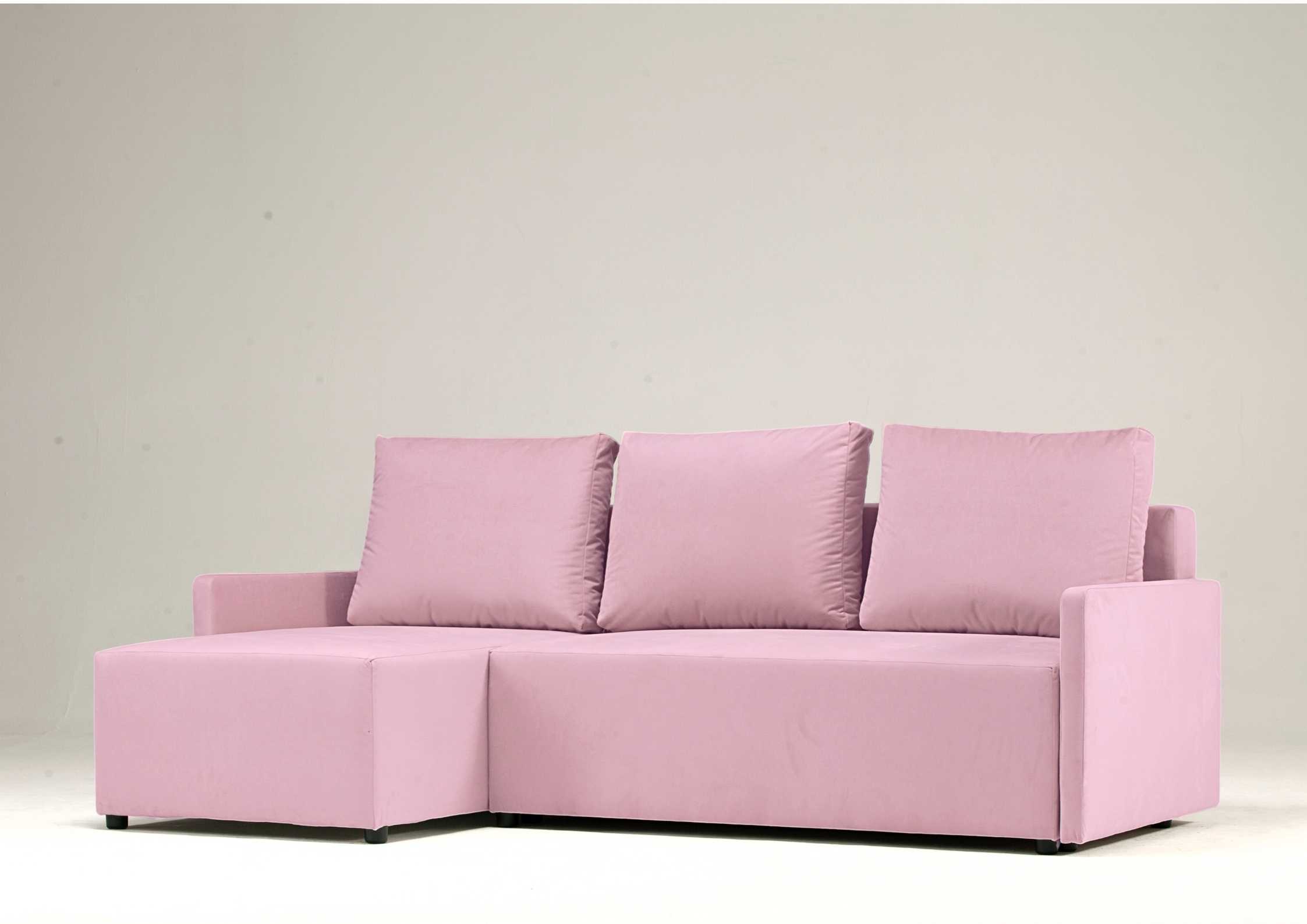 Różowy narożnik do małego salonu